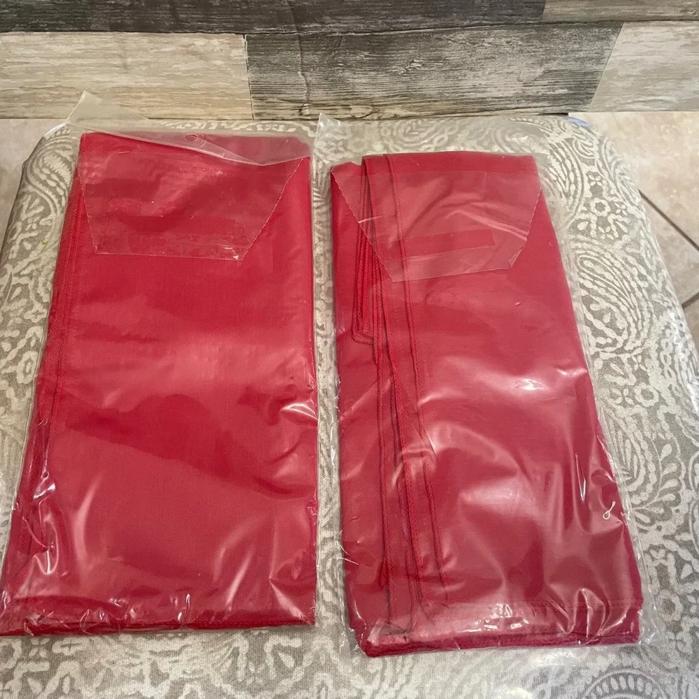 VINTAGE Spiegel Premier Linens 12 Red Napkins Camelot Polyester Cotton Set USA